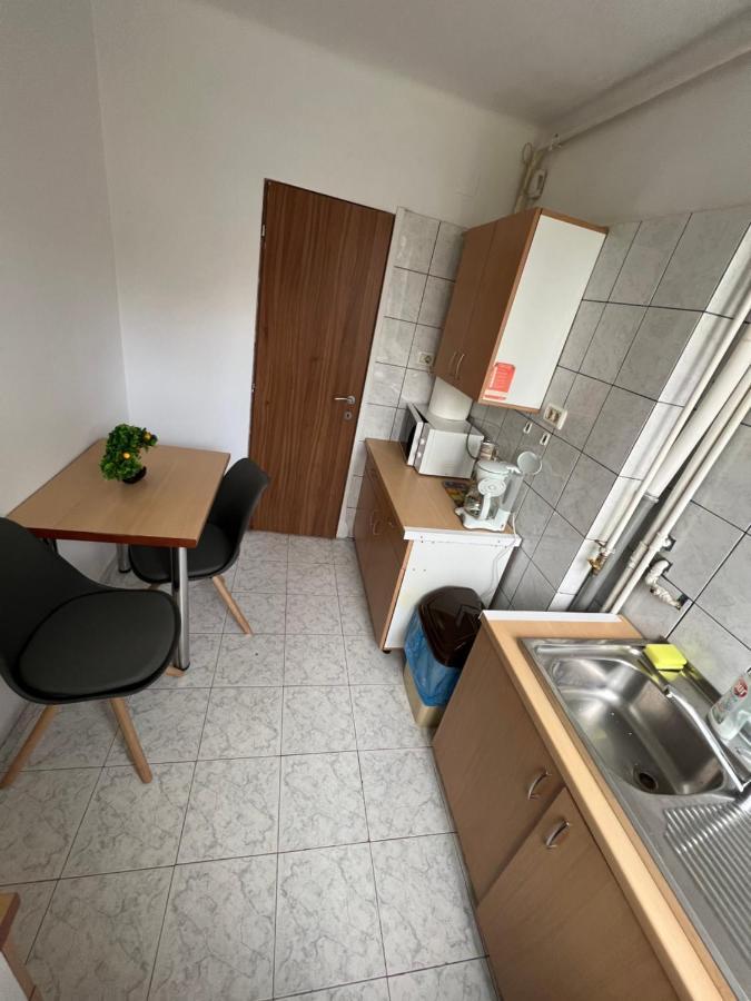 Apartment 2 Camere Centru Piata 700 ทิมิชัวรา ภายนอก รูปภาพ